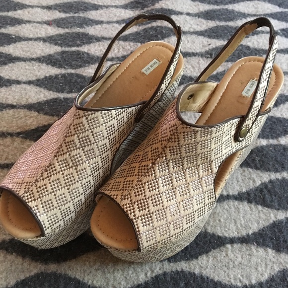 Kimchi Blue Raffia Platforms (8) - Picture 3 of 6